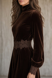 Carlota vestido largo de terciopelo marrón
