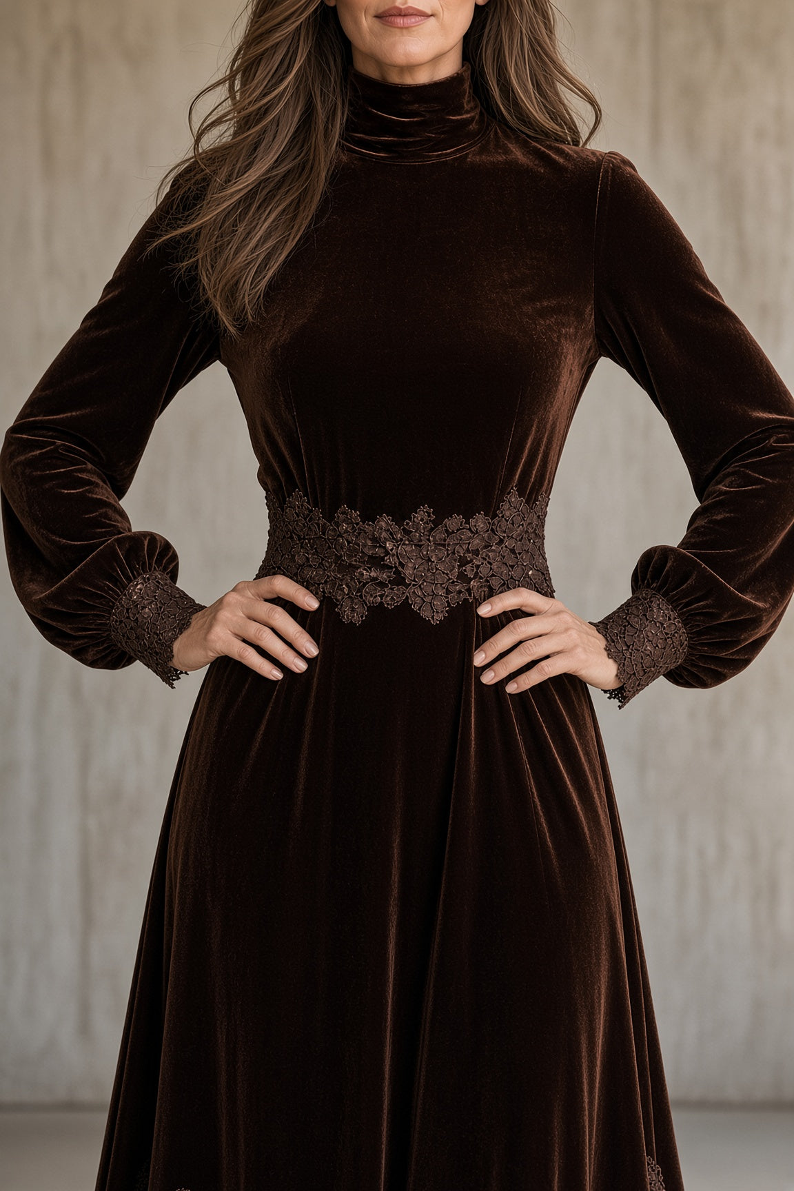 Carlota | Vestido largo de terciopelo con detalles de encaje