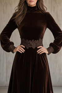 Carlota vestido largo de terciopelo marrón