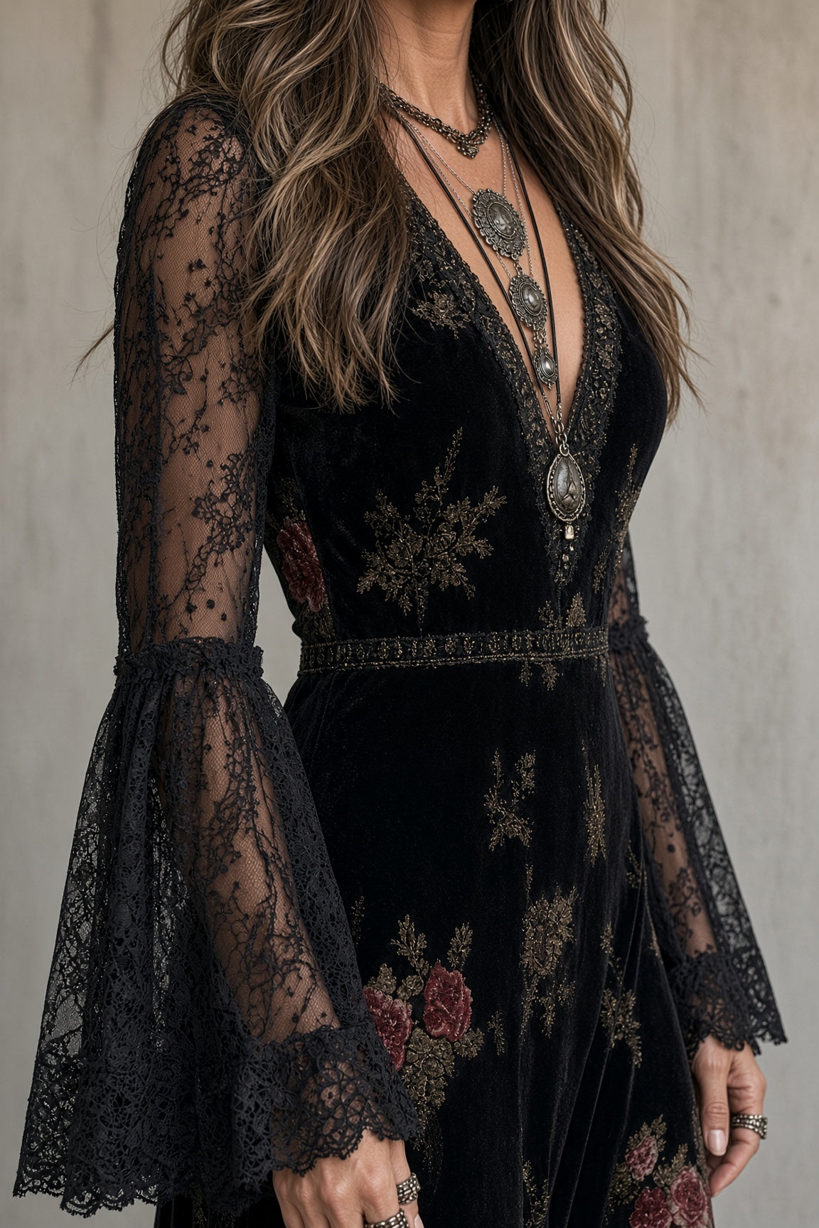 Rosalía vestido largo de terciopelo floral negro