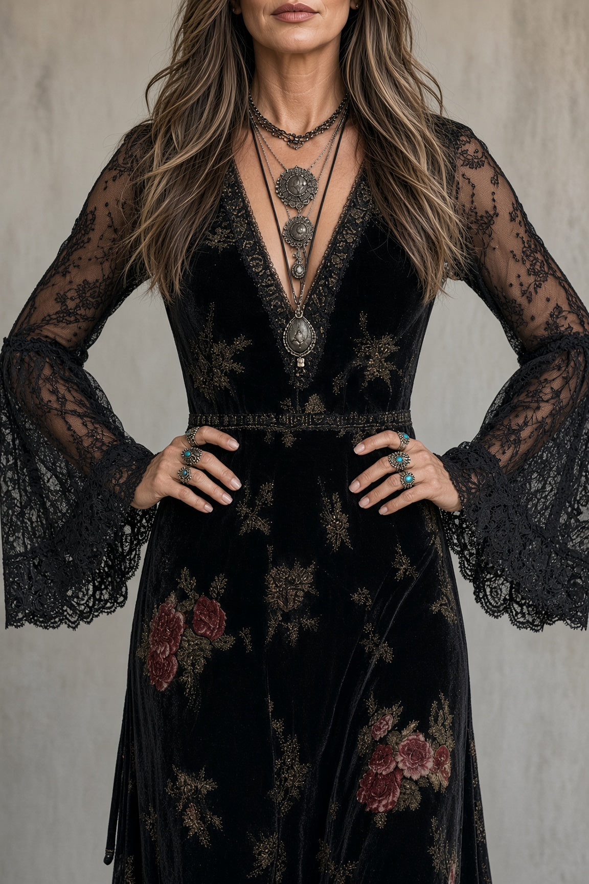 Rosalía vestido largo de terciopelo floral negro